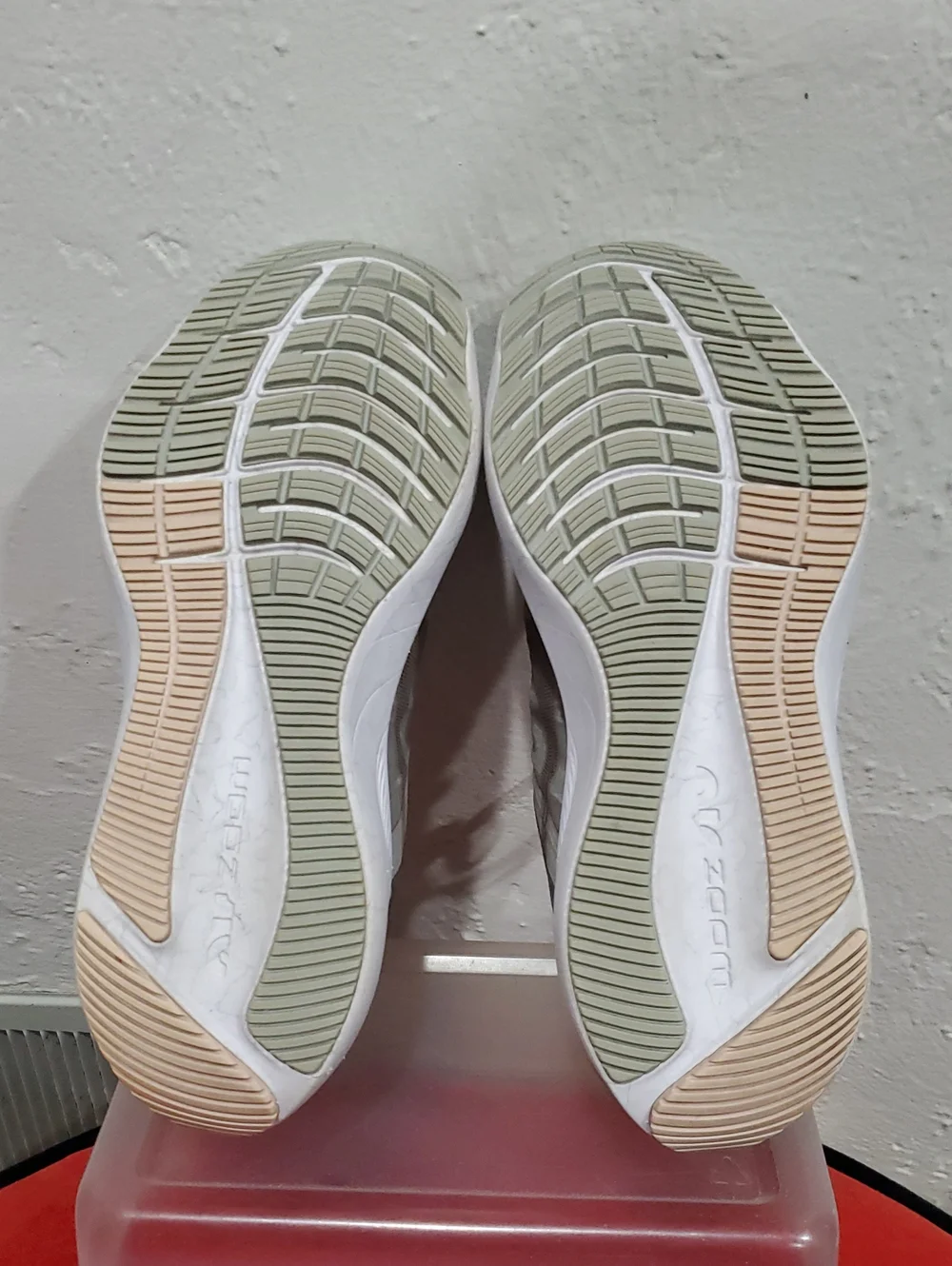 Nike Air Zoom Winflo 8 In Grey Fog Iridescent Size 8